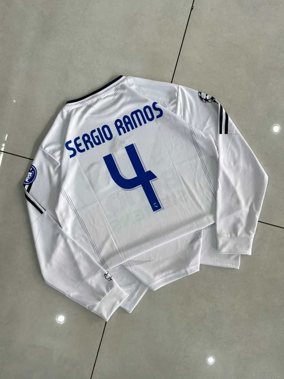 REAL MADRID 2006-07 HOME KIT - SERGIO RAMOS #4 Football Jersey Angle 2